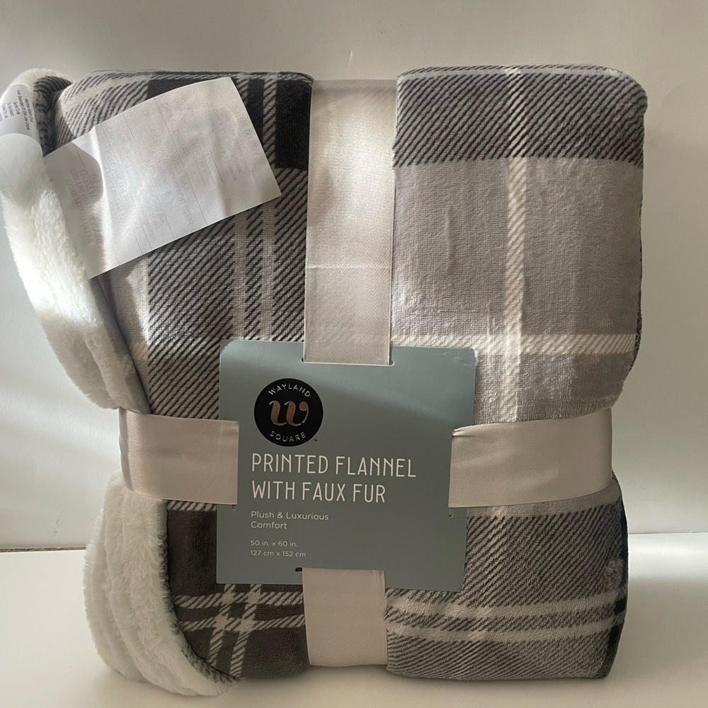 Printed Flannel With Faux Fur Plush & Throw 50in x 60in